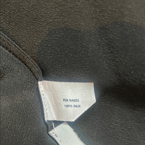 Gap 100% Silk Women’s Black Short Sleeve Top Blouse Shirt XS ruching at collar - Picture 4 of 4